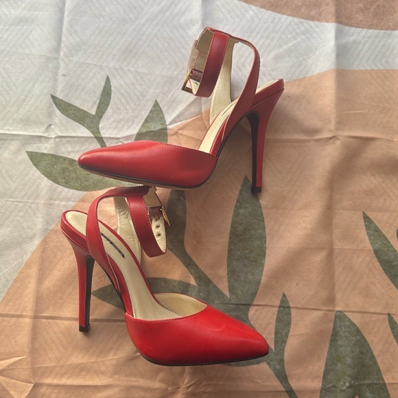 Marissa Webb Red Point Toe Ankle Strap High Heels - Picture 1 of 9